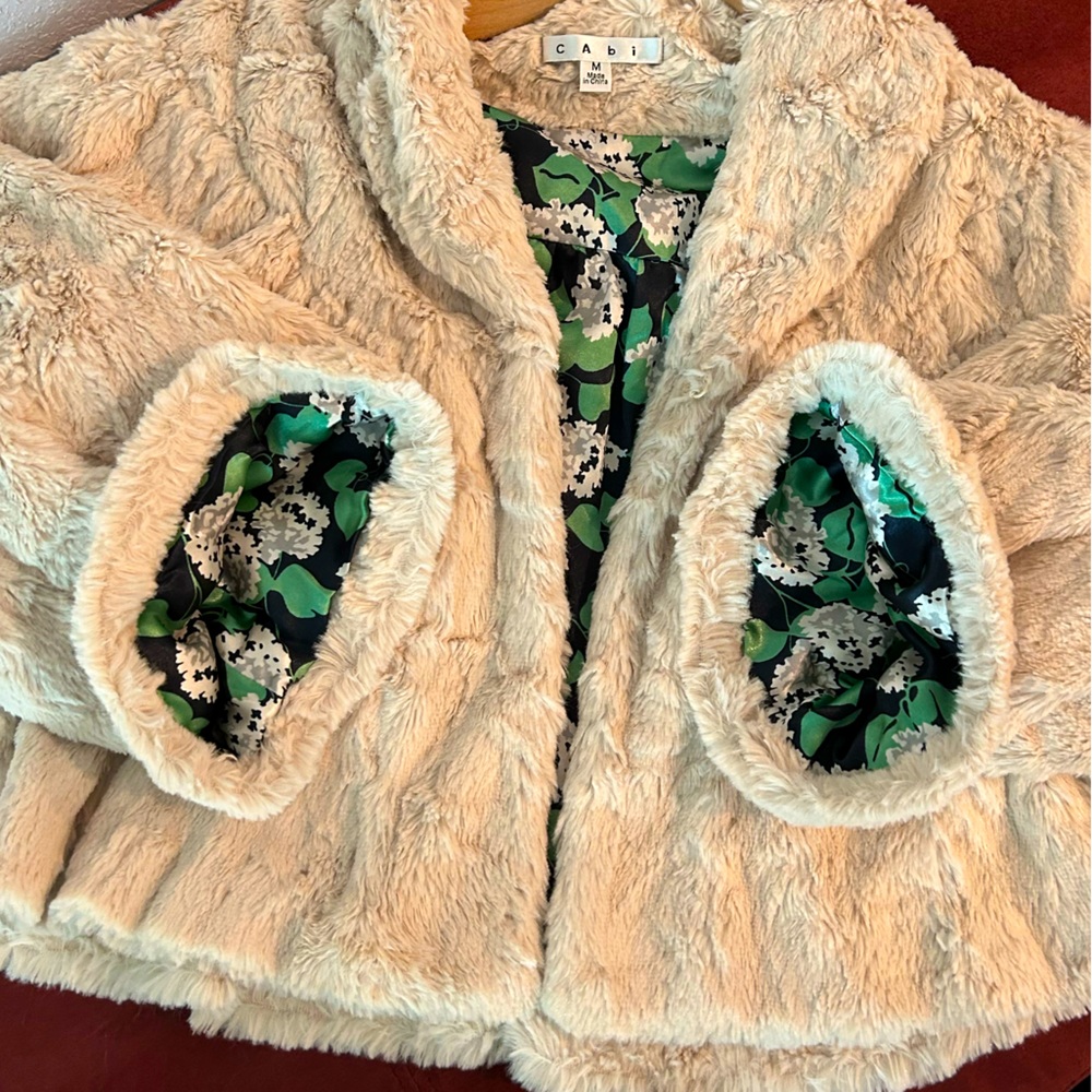CAbi The Alpine Faux Fur Shrug Size Medium - Picture 8 of 8